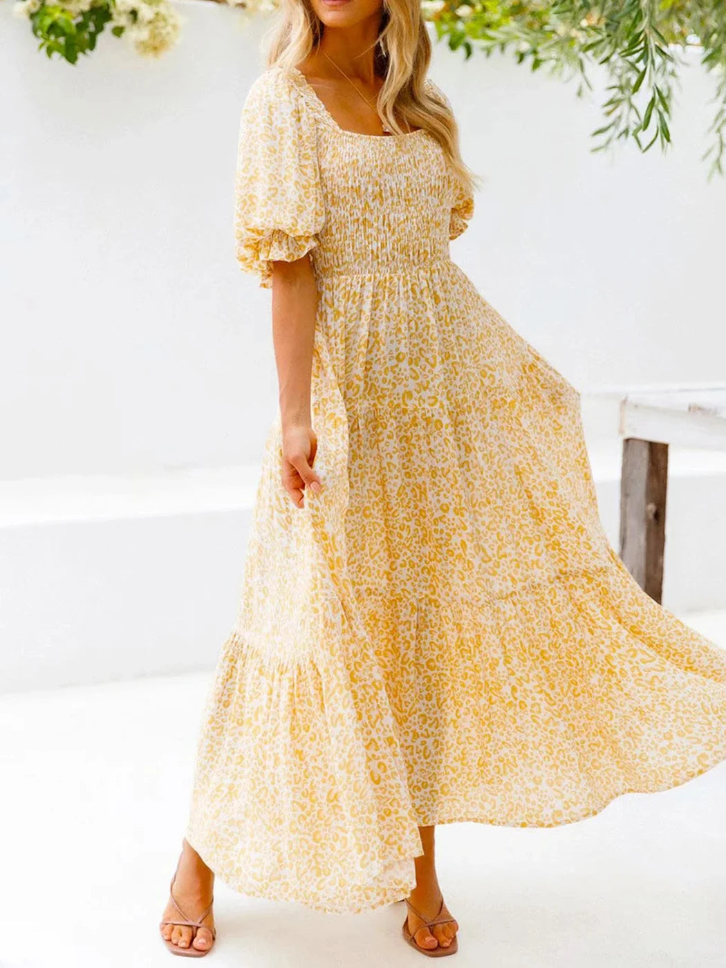 Vestido Ibicenco Floral Verano con Cuello Cuadrado, Mangas Abullonadas y Lazo