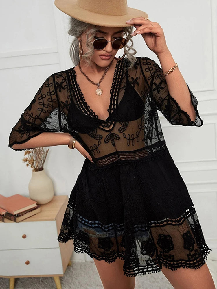 Vestido Ibicenco de Playa en Encaje, Diseño Suelto con Volantes