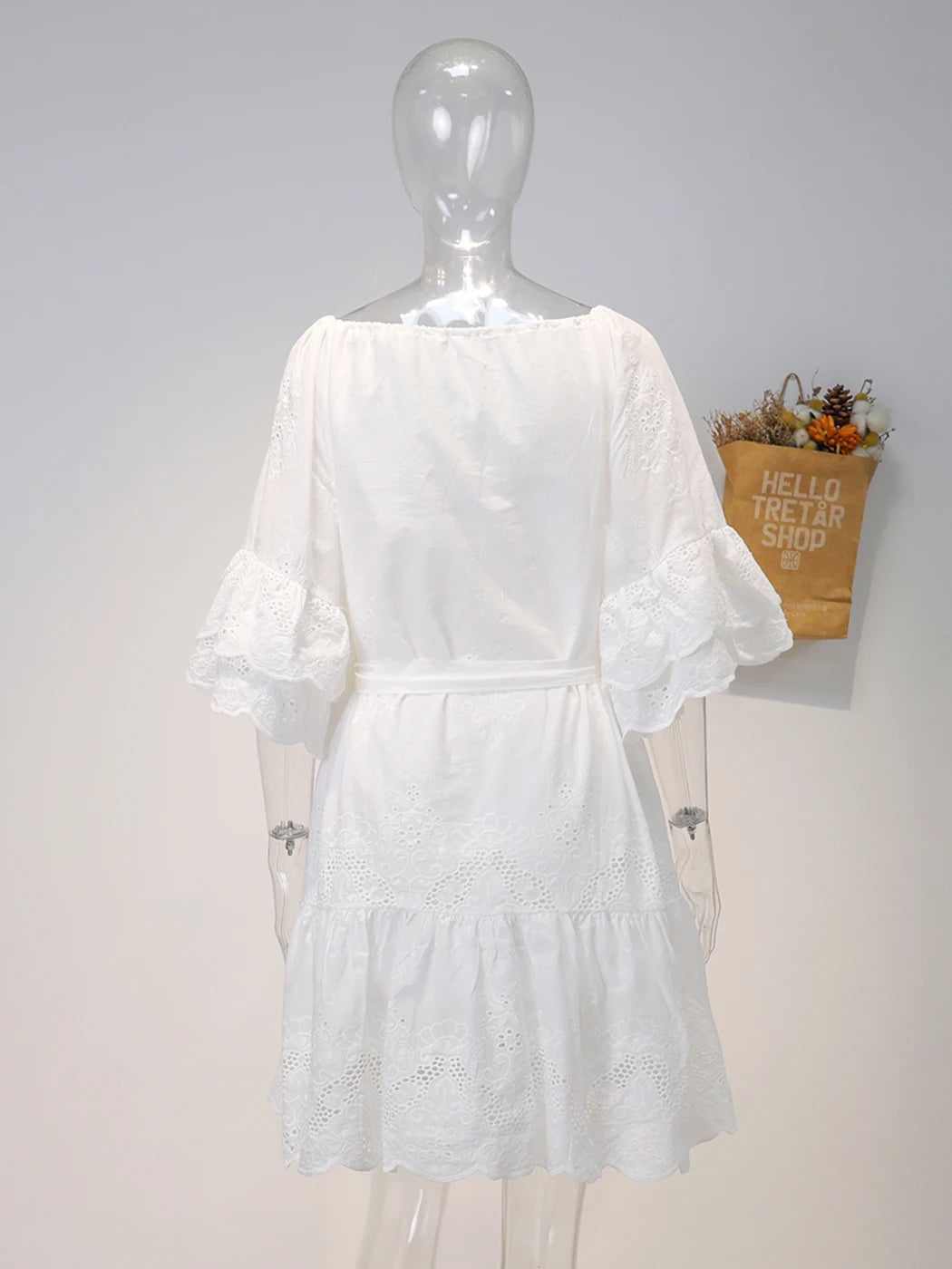 Vestido Ibicenco de Encaje Elegante con Mangas Volantes y Cuello en V para Verano