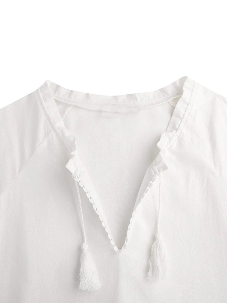 Vestido Ibicenco de Encaje Blanco con Cuello V y Bordados para Verano