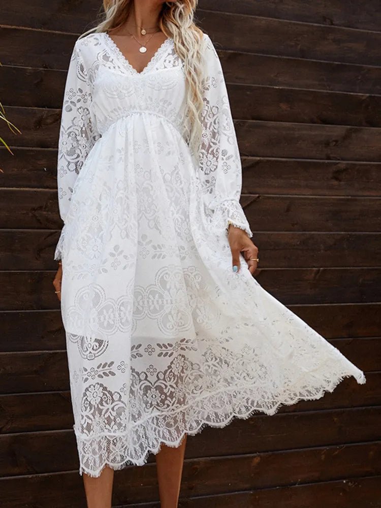 Vestido Ibicenco Largo de Encaje Blanco con Escote V y Mangas de Pétalo para Verano
