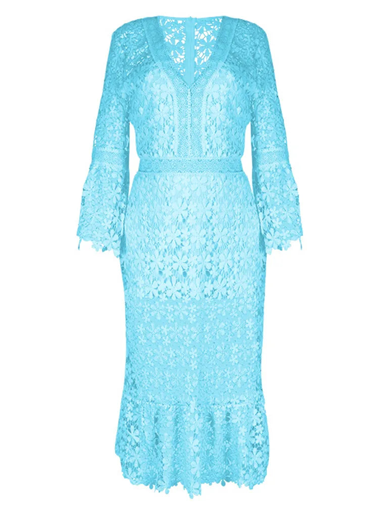 Vestido Ibicenco Largo de Encaje Blanco con Escote V y Mangas Acampanadas