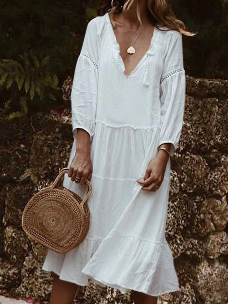Vestido Ibicenco de Encaje Blanco con Cuello V y Bordados para Verano