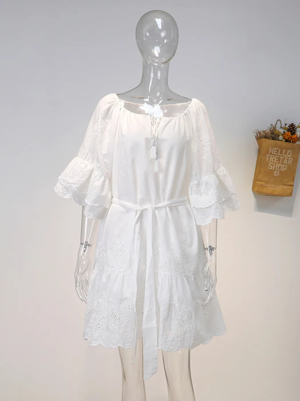 Vestido Ibicenco de Encaje Elegante con Mangas Volantes y Cuello en V para Verano