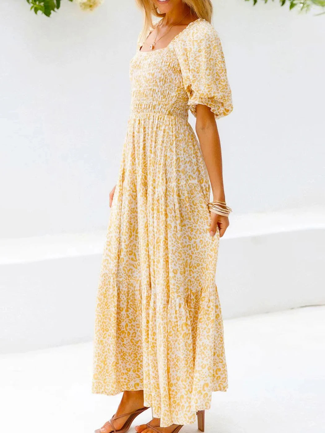 Vestido Ibicenco Floral Verano con Cuello Cuadrado, Mangas Abullonadas y Lazo