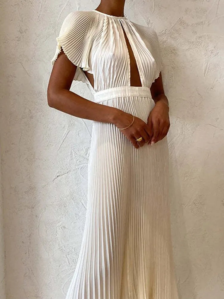 Vestido Ibicenco Elegante Blanco con Detalles Plisados y Espalda Descubierta