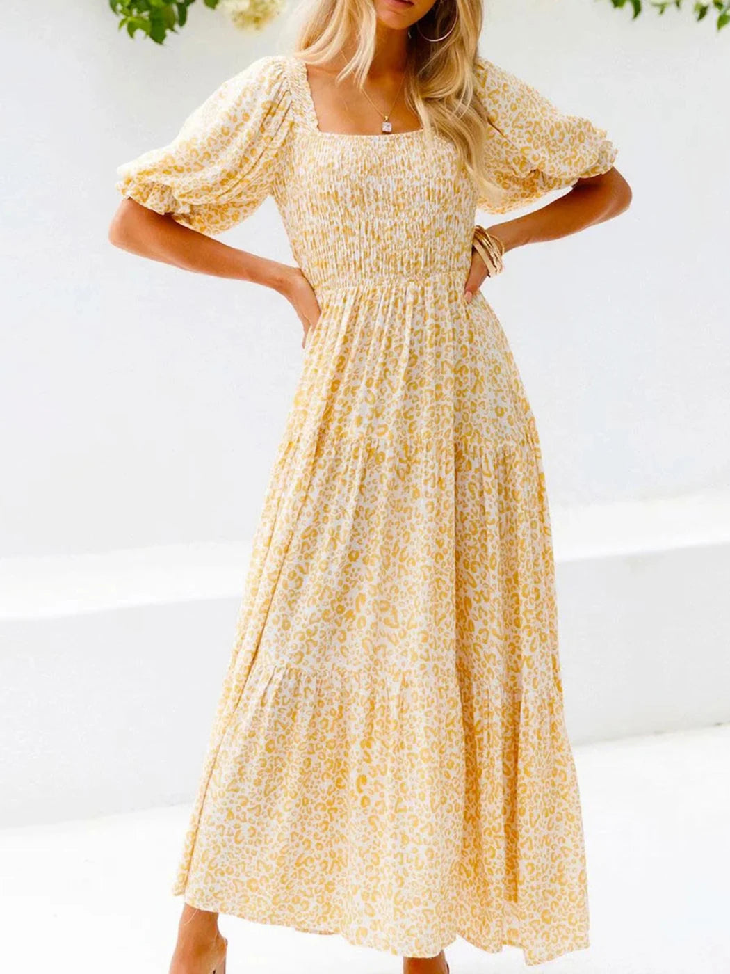 Vestido Ibicenco Floral Verano con Cuello Cuadrado, Mangas Abullonadas y Lazo