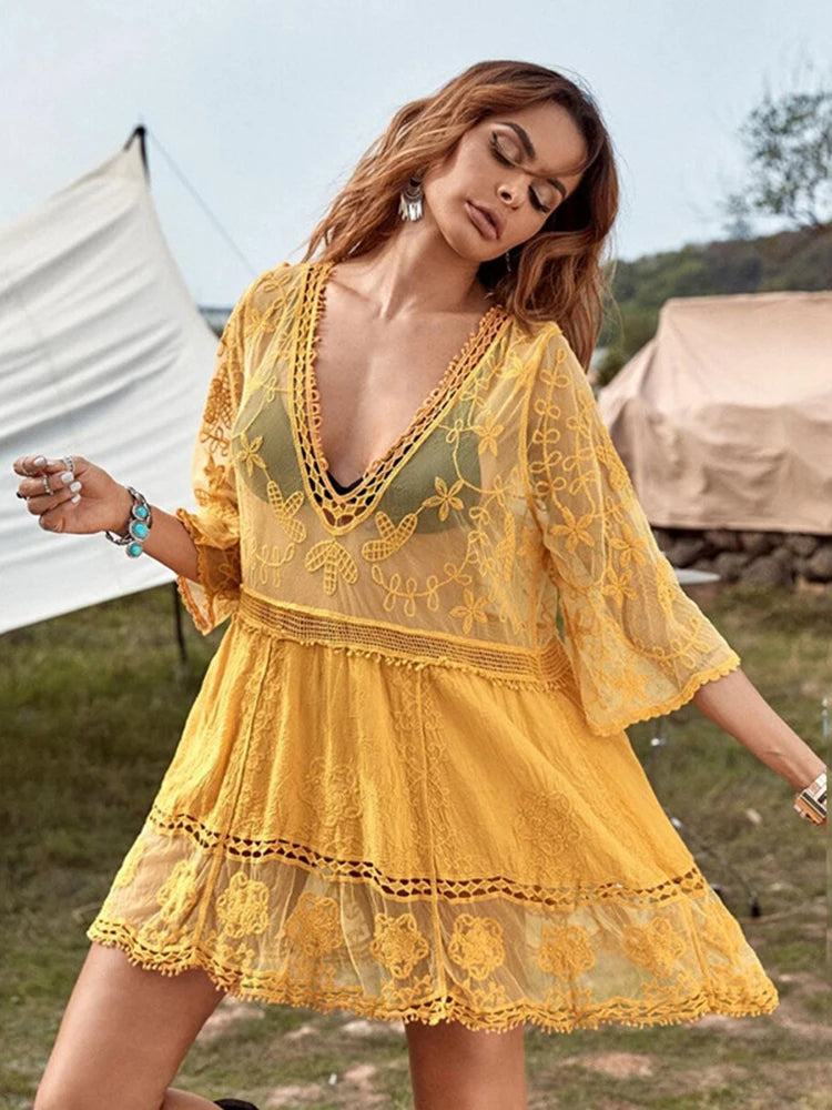 Vestido Ibicenco de Playa en Encaje, Diseño Suelto con Volantes