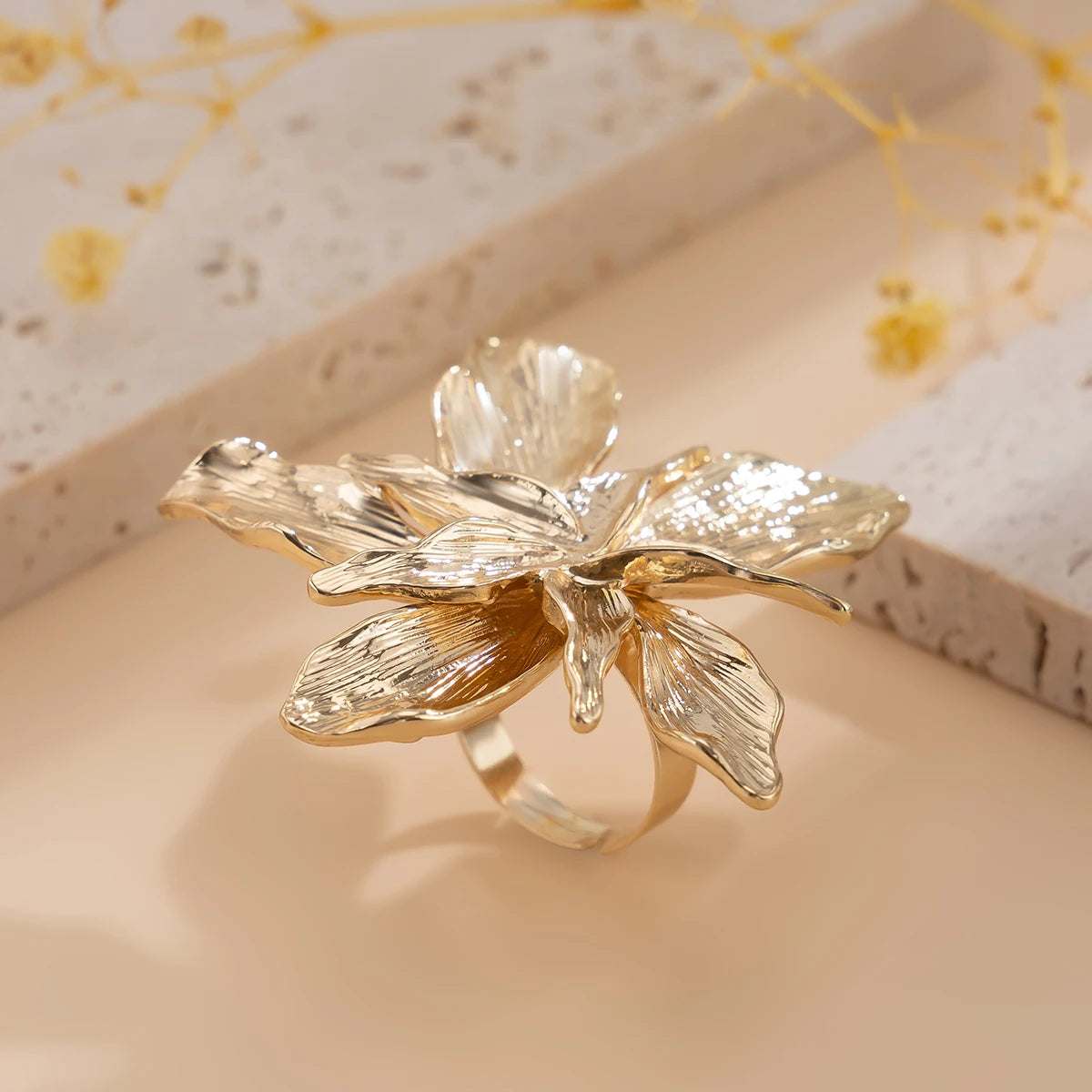 Anillo Ibicenco Boho con Diseño Floral Artesanal gold ring