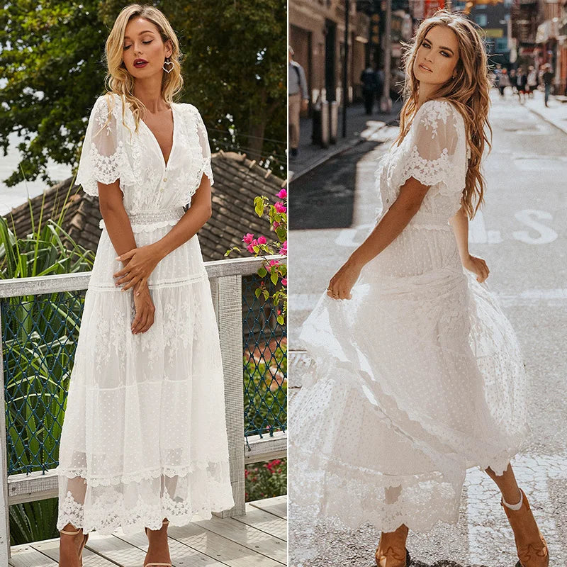 Vestido Ibicenco Largo de Encaje Blanco con Diseño Calado y Escote en V