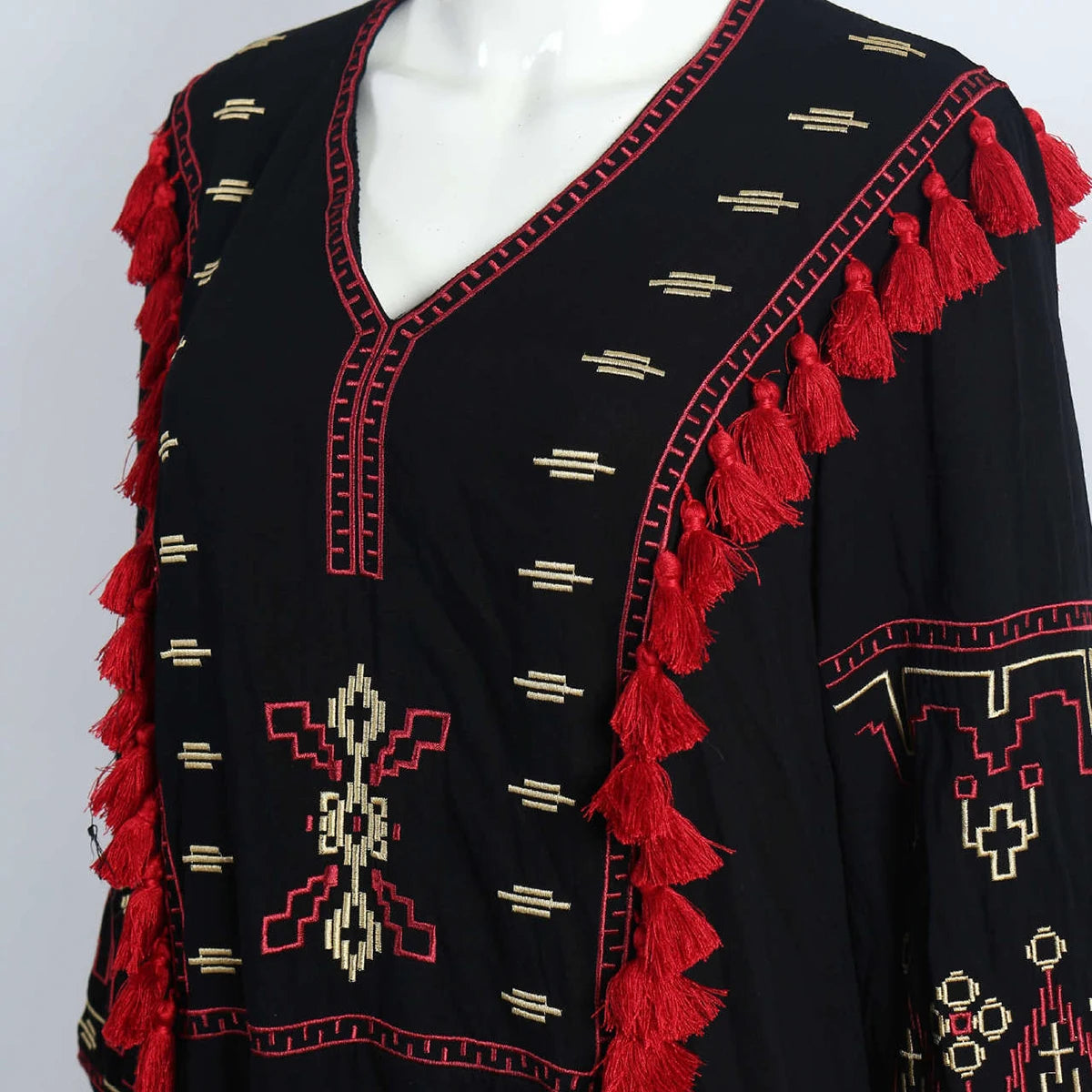 Vestido Ibicenco Bohemio con Cuello V, Mangas Largas y Detalles Vintage