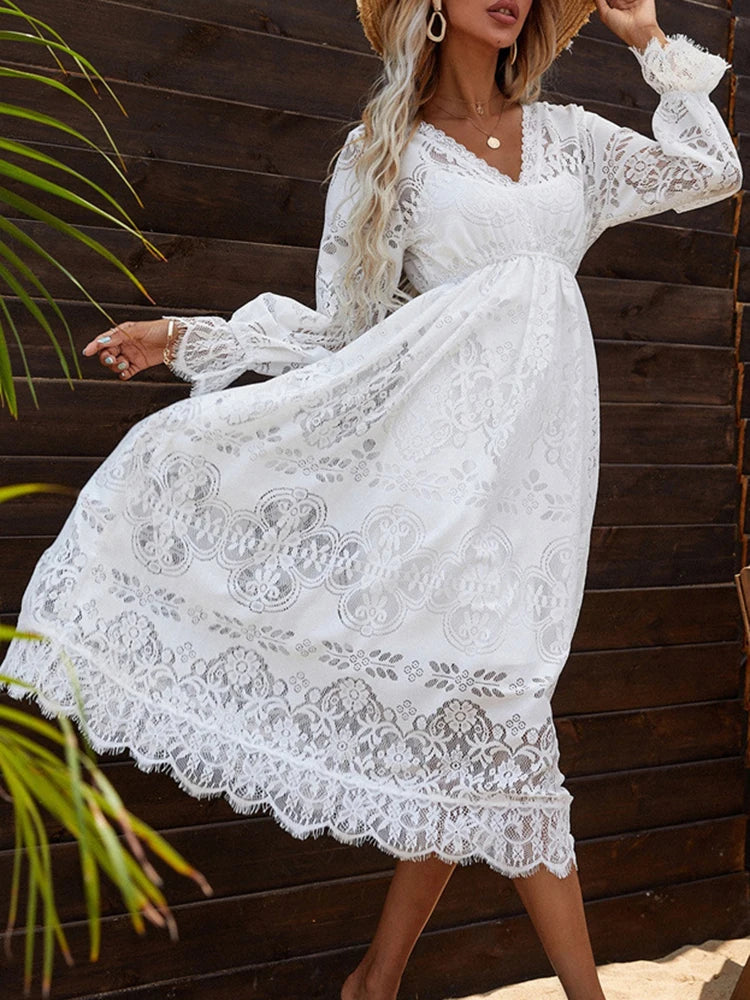 Vestido Ibérico Largo de Encaje Blanco con Escote V y Mangas de Pétalo para Verano