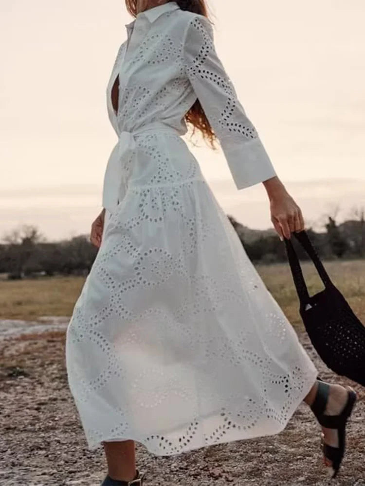 Vestido Ibicenco Largo Elegante con Detalles Calados y Cinturón de Encaje