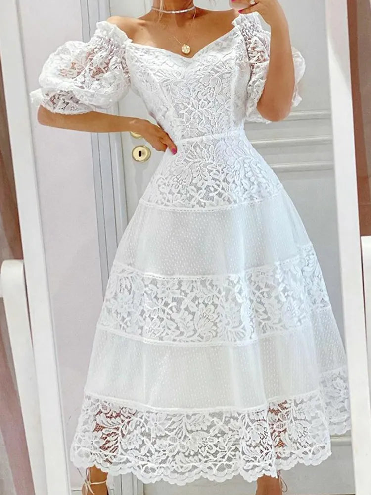 Vestido Ibicenco Largo de Encaje Blanco con Hombros Descubiertos y Bordado Floral