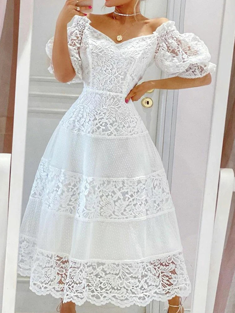 Vestido Ibicenco Largo de Encaje Blanco con Hombros Descubiertos y Bordado Floral