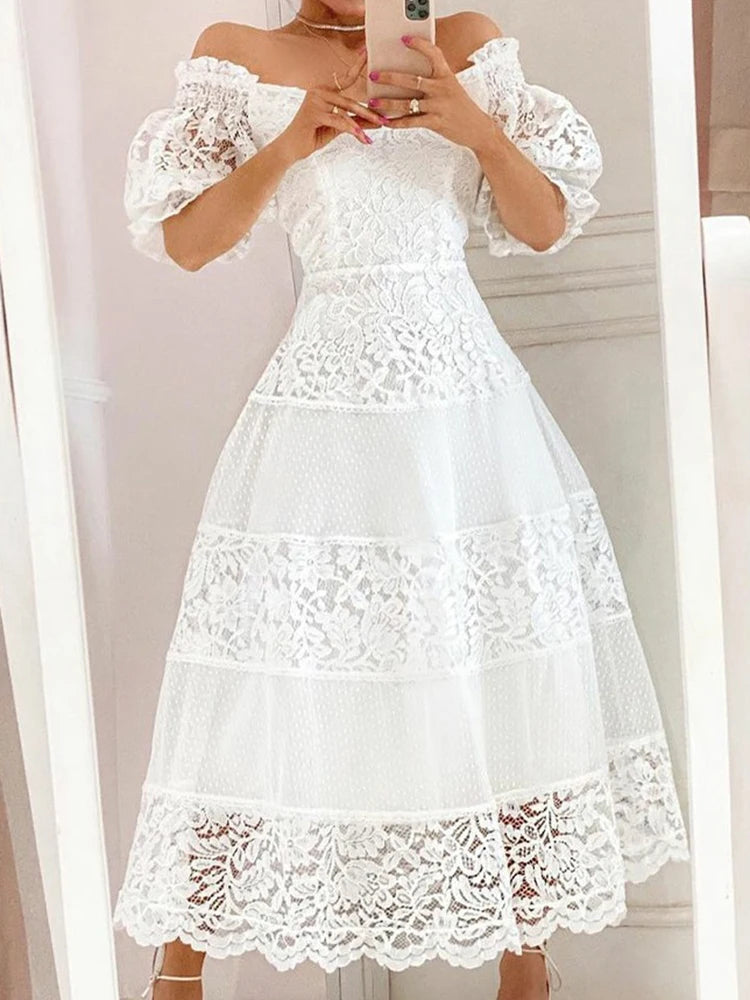 Vestido Ibérico Largo de Encaje Blanco con Hombros Descubiertos y Bordado Floral