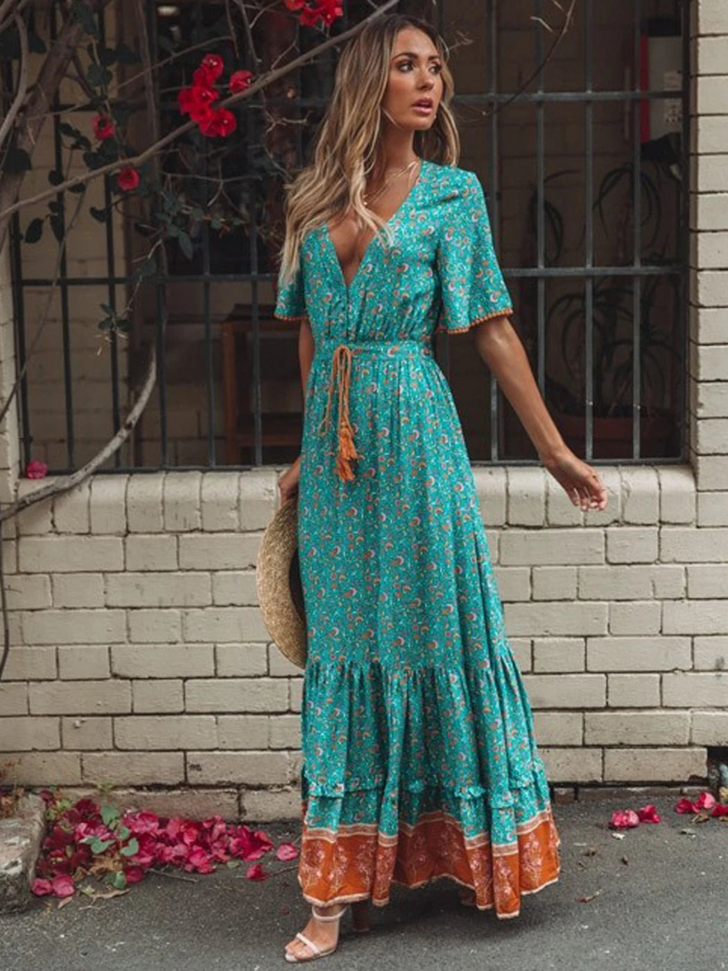 Vestido Ibicenco con Cintura Ajustable y Volante Delicado