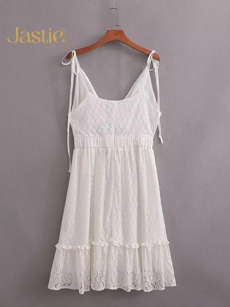 Vestido Ibicenco de Verano Blanco con Encaje, Escote V y Hombros Descubiertos