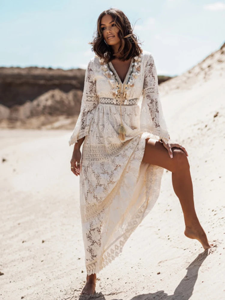 Vestido Ibicenco Boho Chic con Borlas, Encaje y Patchwork