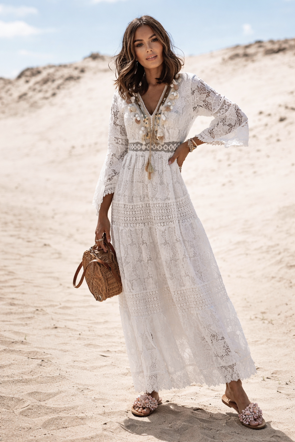 Vestido Ibicenco Boho Chic con Borlas, Encaje y Patchwork white boho dress
