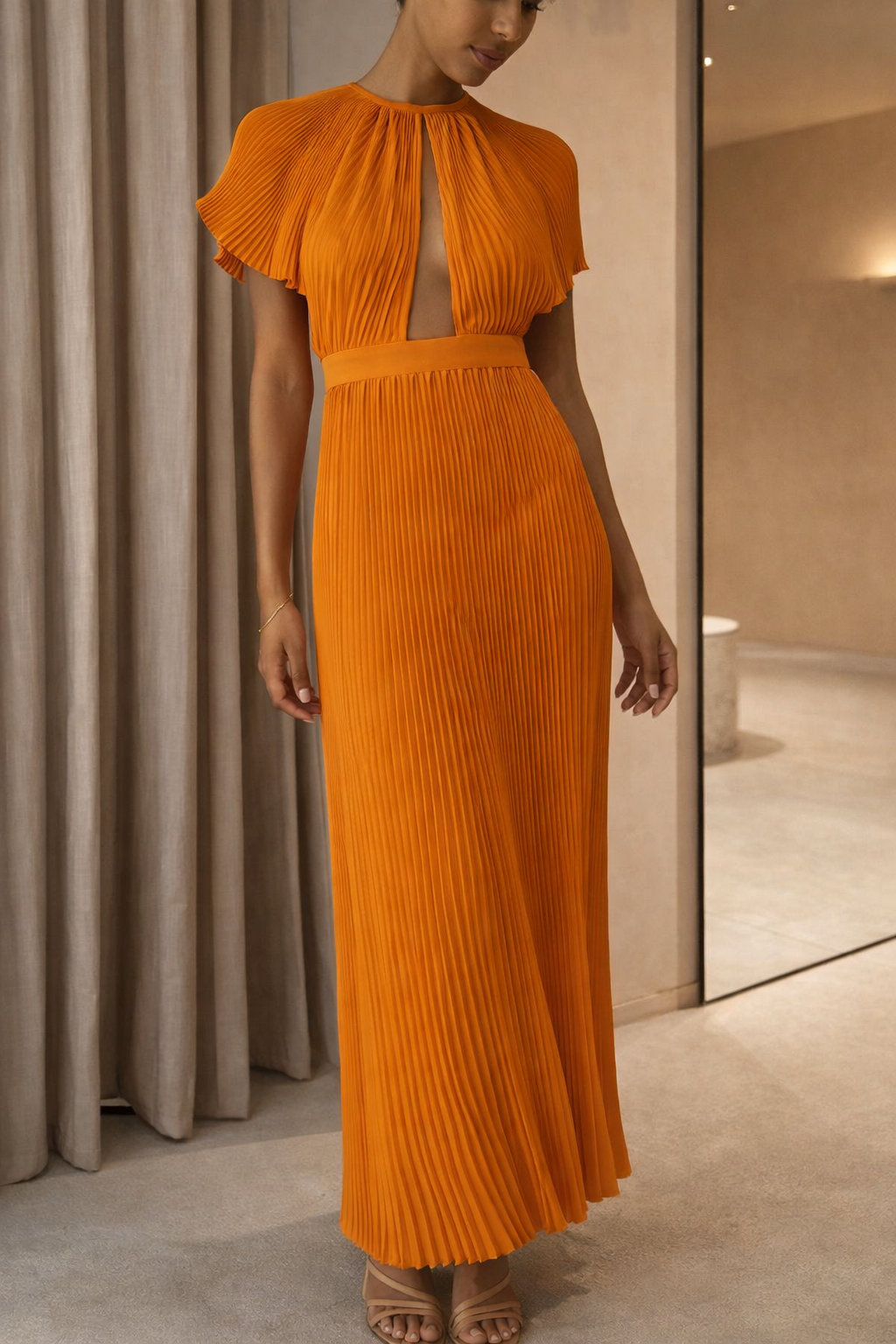 Vestido Ibicenco Elegante naranja con Detalles Plisados y Espalda Descubierta
orange long dress