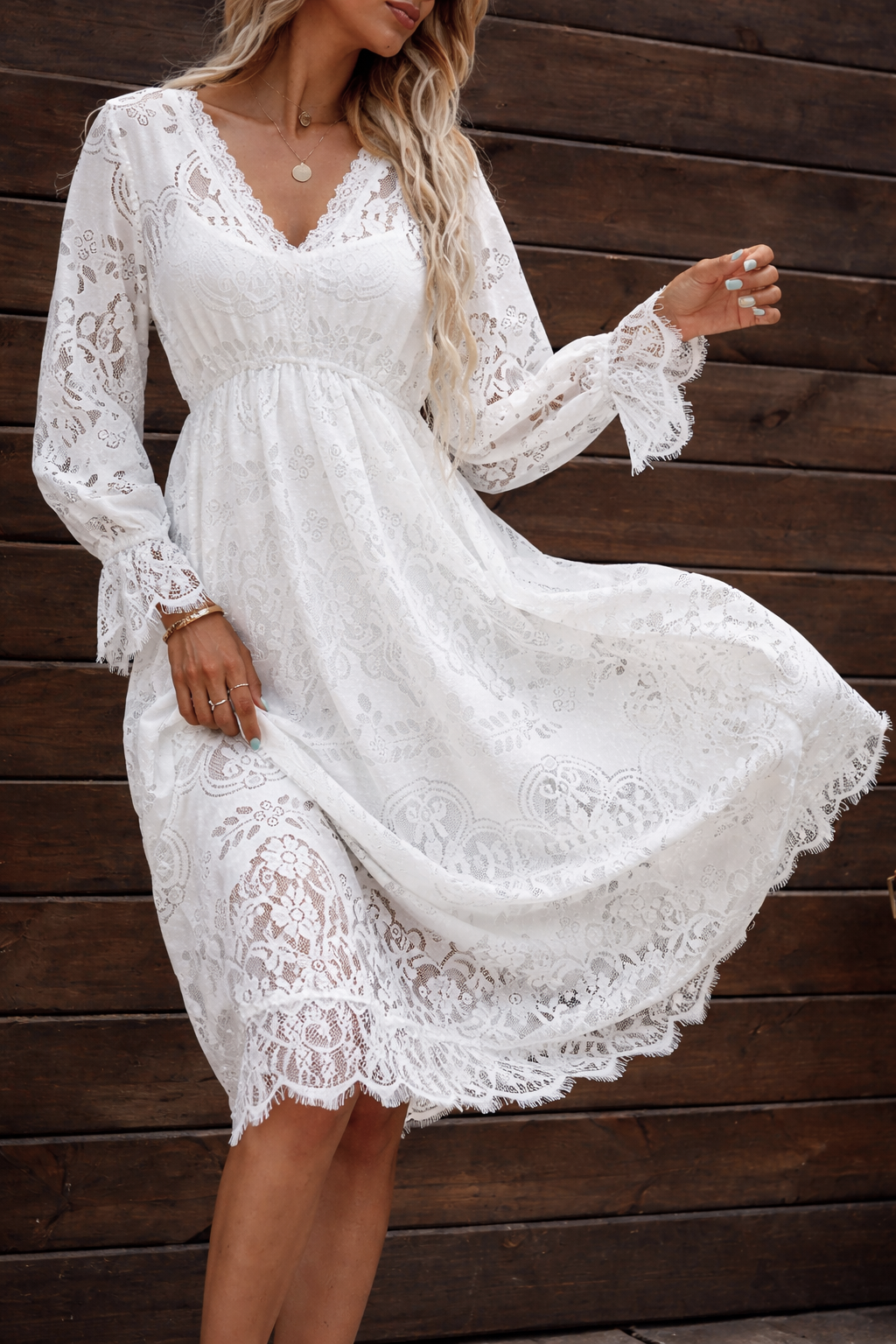 Vestido Ibicenco Largo de Encaje Blanco con Escote V y Mangas de Pétalo para Verano long white boho dress